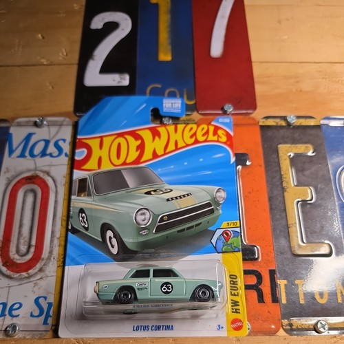 Hot wheels lotus cortina green - hot,