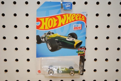 Hot wheels race - hot, day